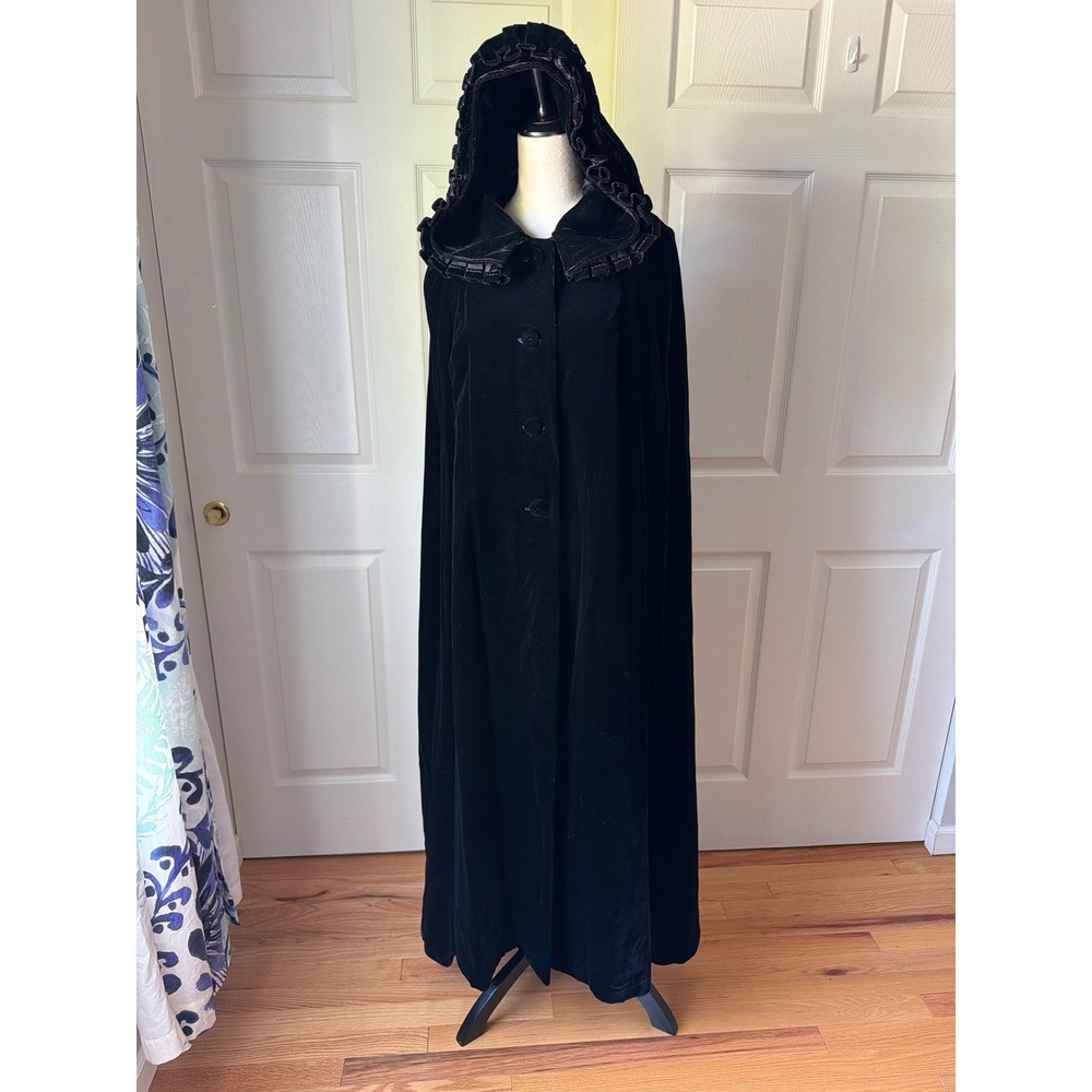 Saks Fifth Avenue Vintage Black Velvet Hooded Cape Size Small Goth Vamp Opera